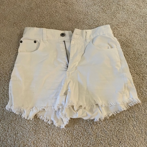 Love Tree Boutique white denim shorts - Picture 3 of 3
